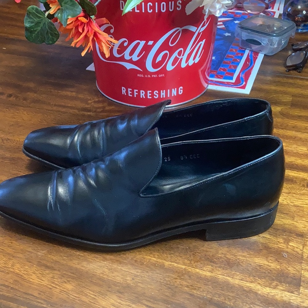 Vintage Salvatore Ferragamo black leather shoes.